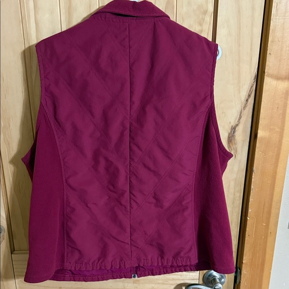 Columbia Women's Burgundy Vest - Picture 3 of 5